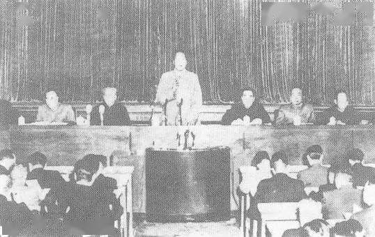 １０月４日至１１日的中共七届六中全会（扩大）在北京举行.jpeg